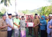 Ir H Burhanuddin Serahkan Hewan Kurban Presiden ke Masyarakat