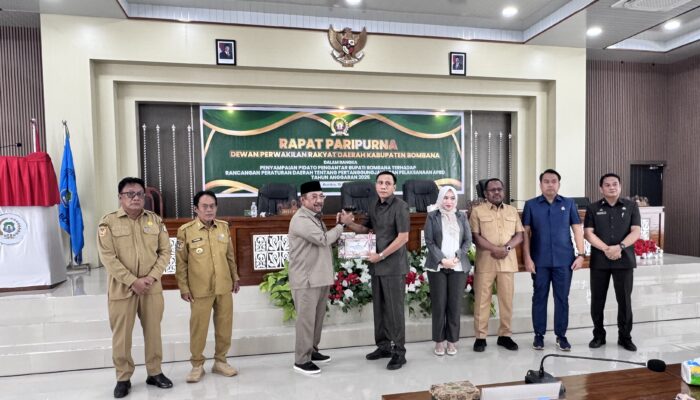 Bupati Sampaikan Pertanggungjawaban Raperda APBD Anggaran 2025 di DPRD Bombana