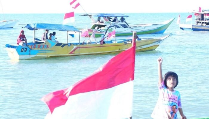 Merah Putih Membelah Laut Kasipute, Bupati Bombana Dorong Potensi Bahari Naik Kelas
